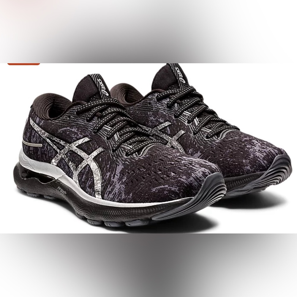 Women GEL-NIMBUS 24 PLATINUM - Very gently used.  Women size 9.5